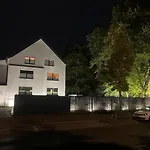 Maisonette-Wohnung In Stadtvilla Mit 3 Sz & Gym& Parkplaetze