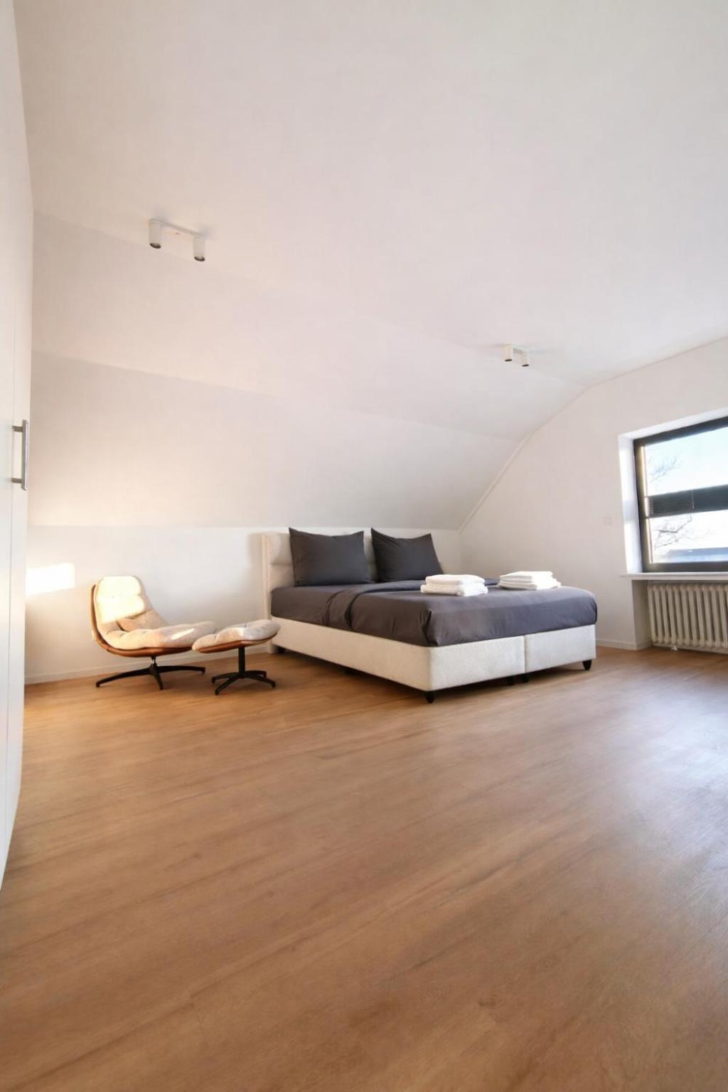 Maisonette Fuer 9 Personen Gym & Parkplatz 7 Min Zum Flughafen Appartement *