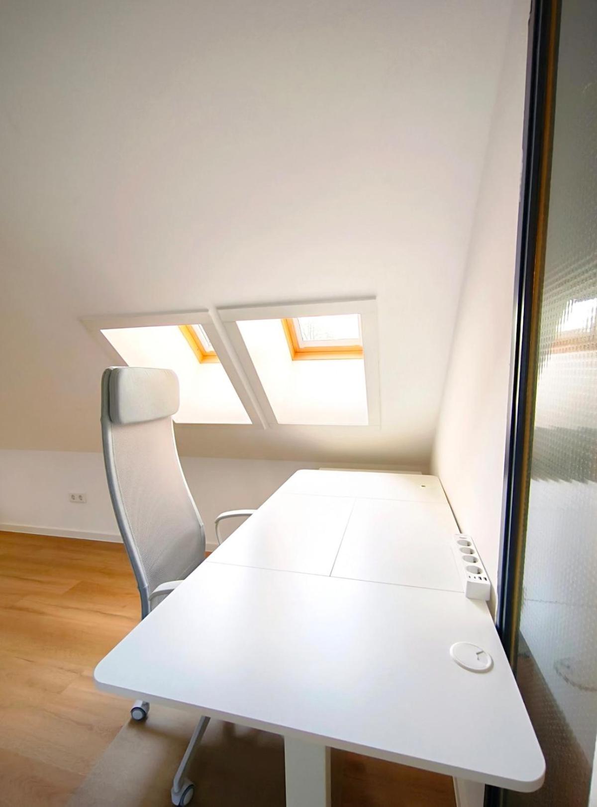 Maisonette-wohnung In Stadtvilla Mit 3 Sz & Gym& Parkplaetze Apartment Dusseldorf