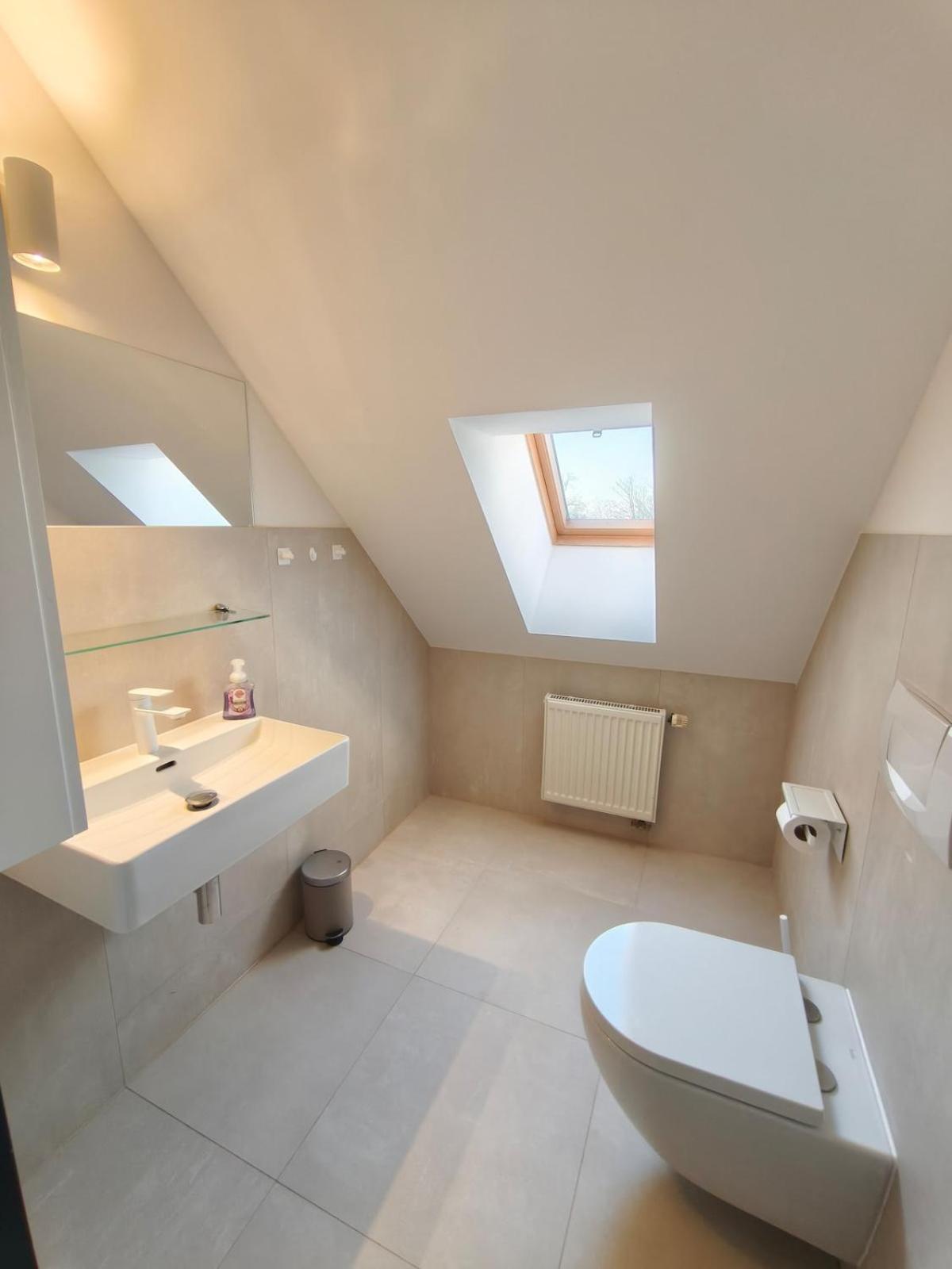 Maisonette-wohnung In Stadtvilla Mit 3 Sz & Gym& Parkplaetze Dusseldorf