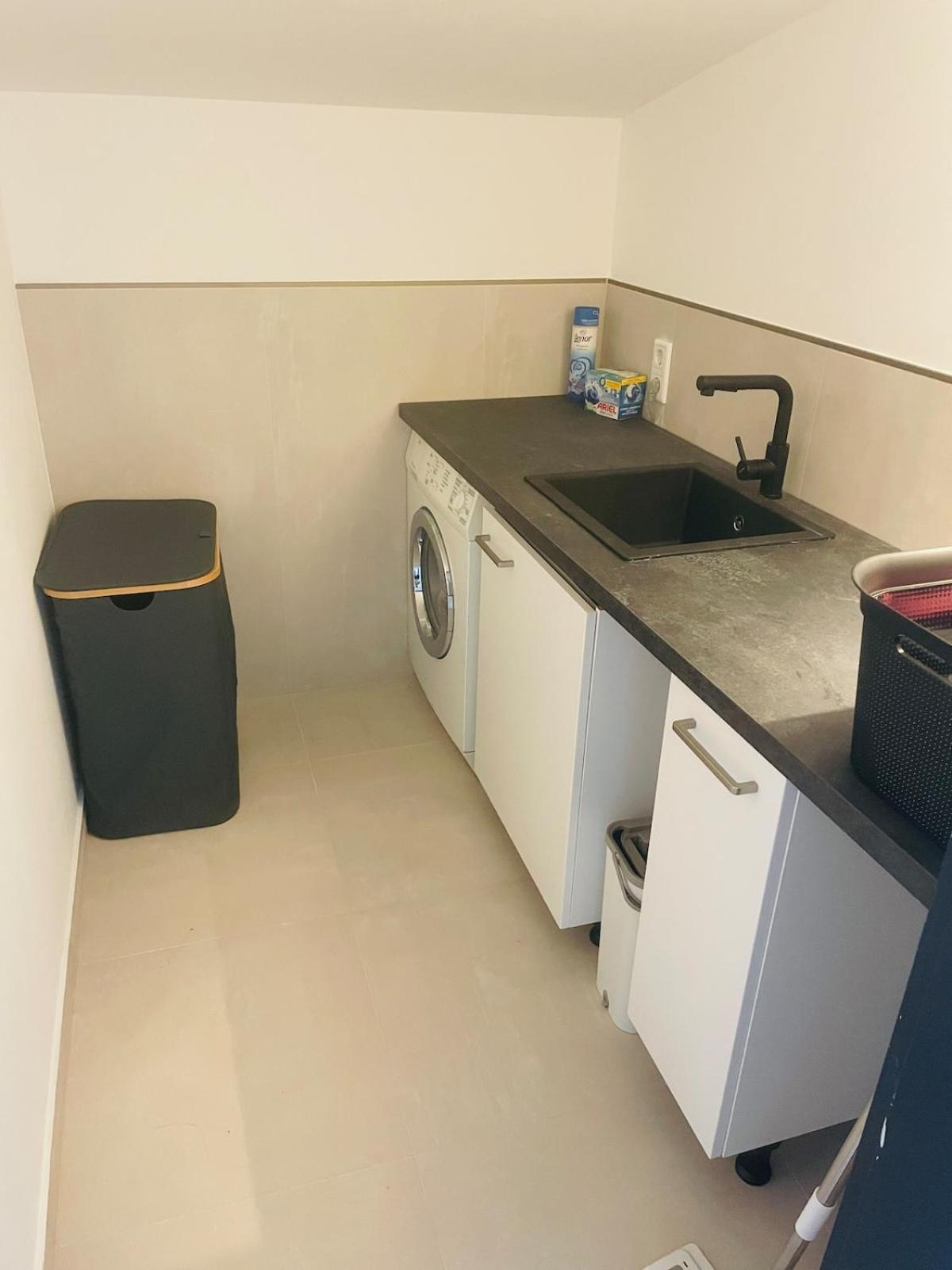 Maisonette-wohnung In Stadtvilla Mit 3 Sz & Gym& Parkplaetze * Dusseldorf