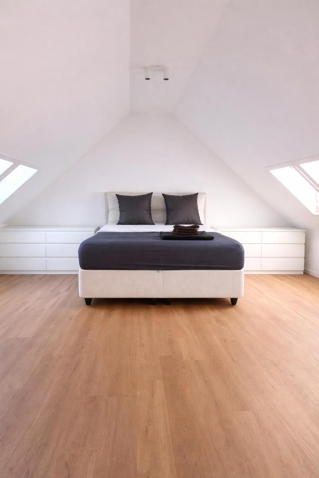 Maisonette-wohnung In Stadtvilla Mit 3 Sz & Gym& Parkplaetze Apartment