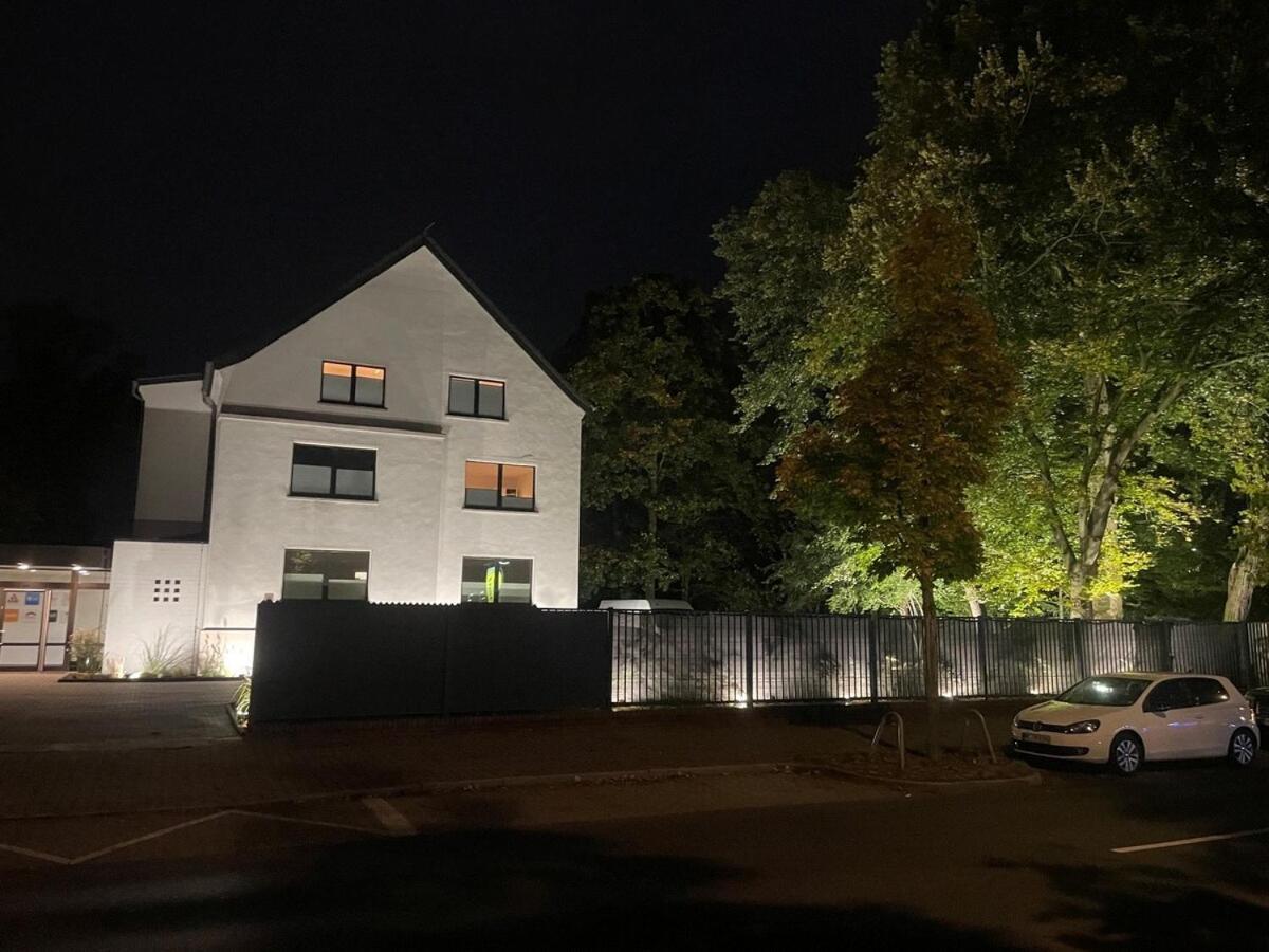 Appartement Maisonette Fuer 9 Personen Gym & Parkplatz 7 Min Zum Flughafen Düsseldorf