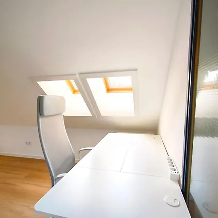 Maisonette Fuer 9 Personen Gym & Parkplatz 7 Min Zum Flughafen Apartment Dusseldorf