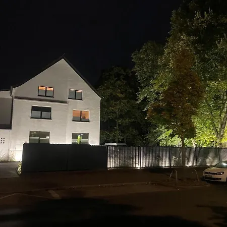 Apartment Maisonette Fuer 9 Personen Gym & Parkplatz 7 Min Zum Flughafen Dusseldorf